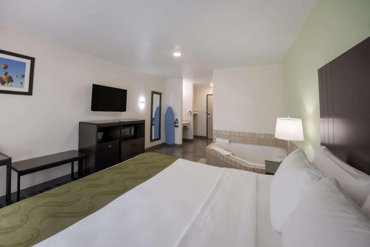 Quality Inn & Suites Clayton, Nm Bagian luar foto
