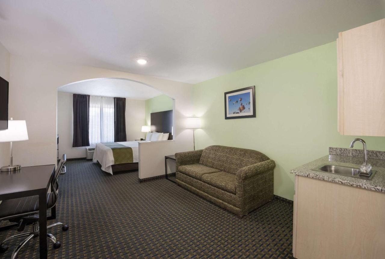 Quality Inn & Suites Clayton, Nm Bagian luar foto