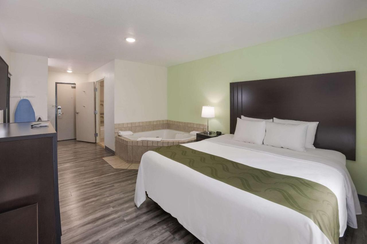 Quality Inn & Suites Clayton, Nm Bagian luar foto