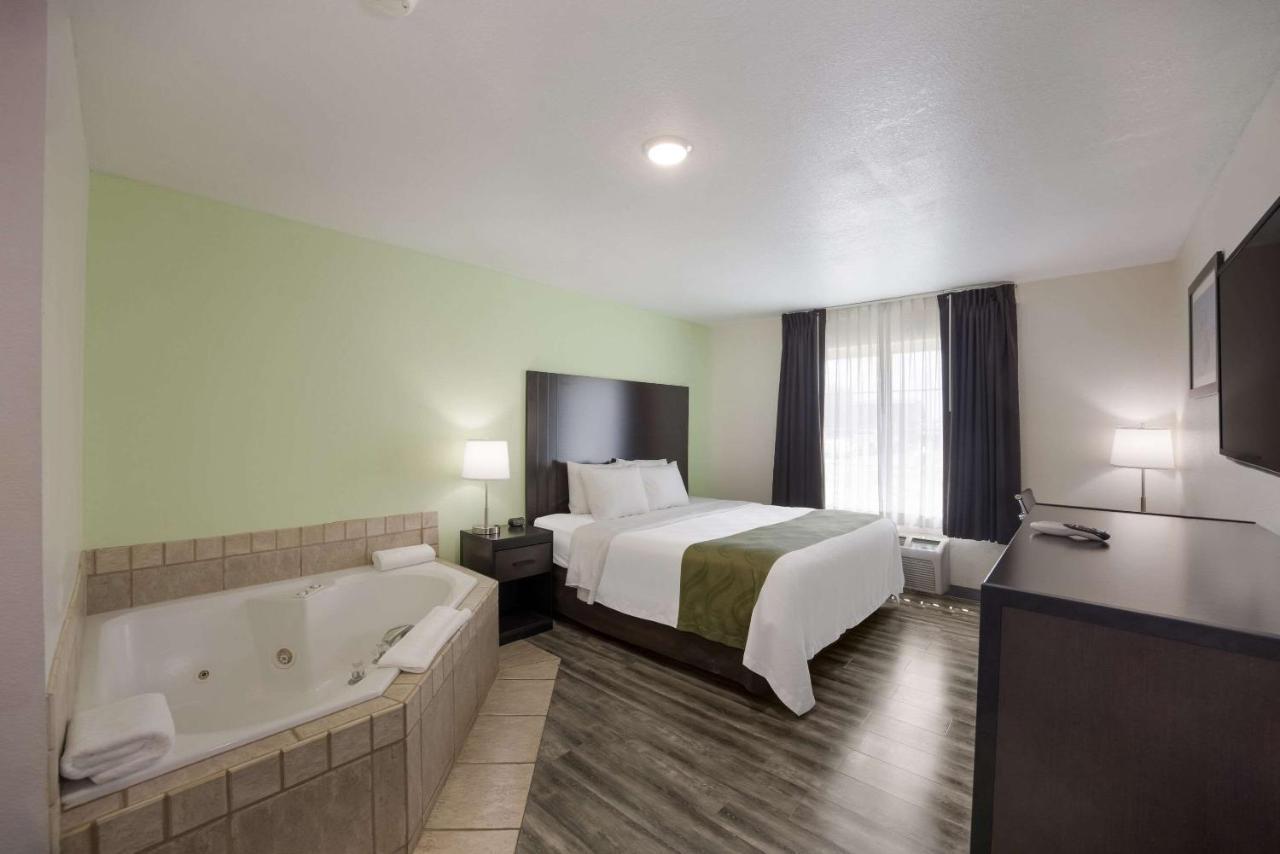 Quality Inn & Suites Clayton, Nm Bagian luar foto