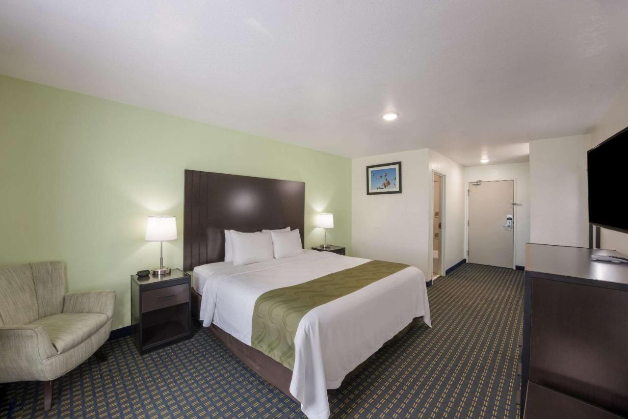 Quality Inn & Suites Clayton, Nm Bagian luar foto