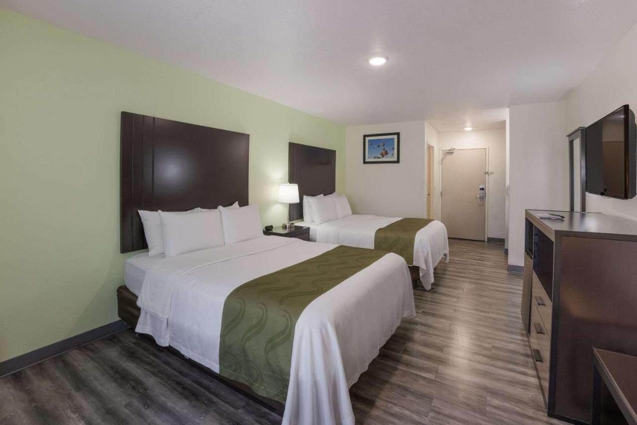 Quality Inn & Suites Clayton, Nm Bagian luar foto