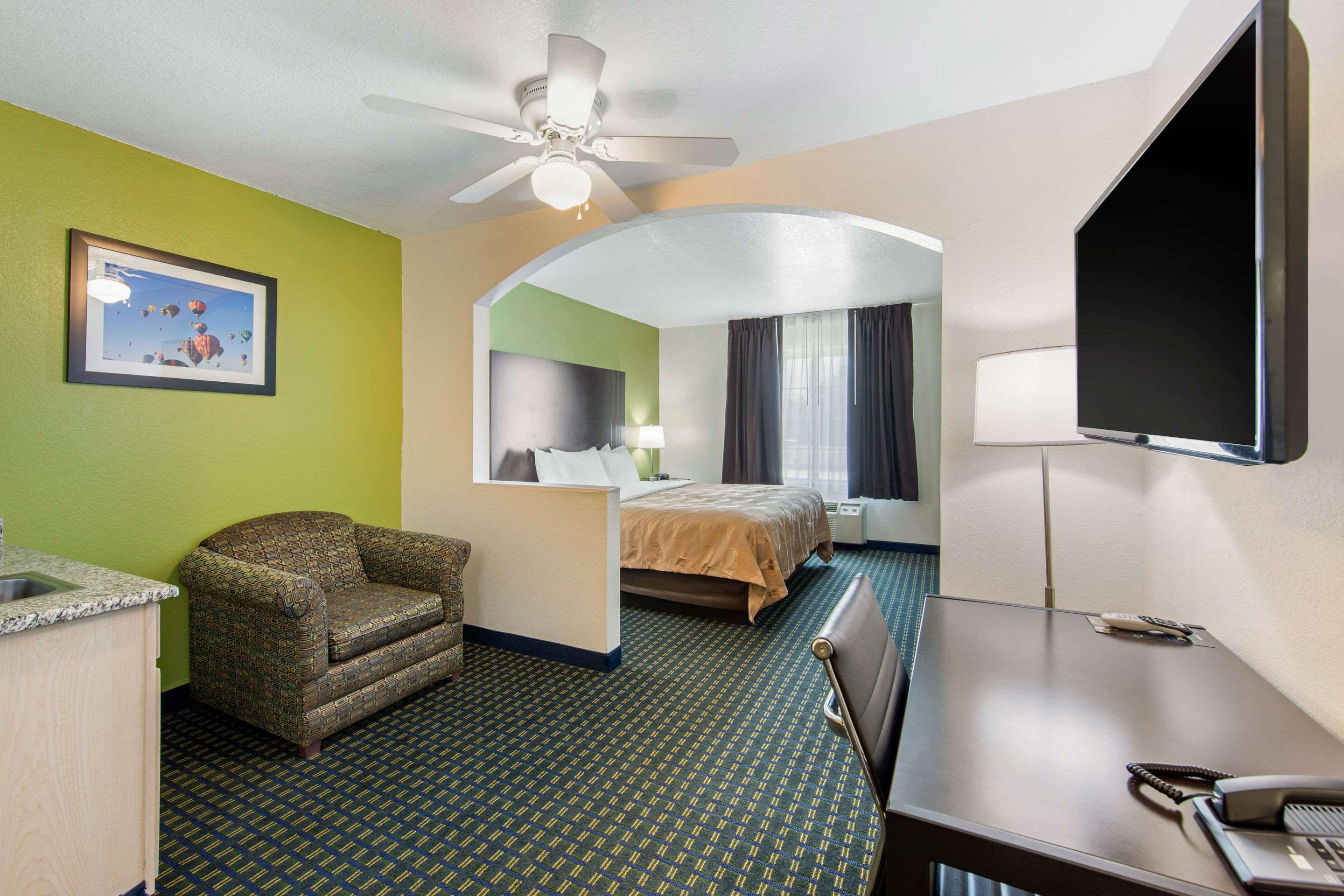 Quality Inn & Suites Clayton, Nm Bagian luar foto