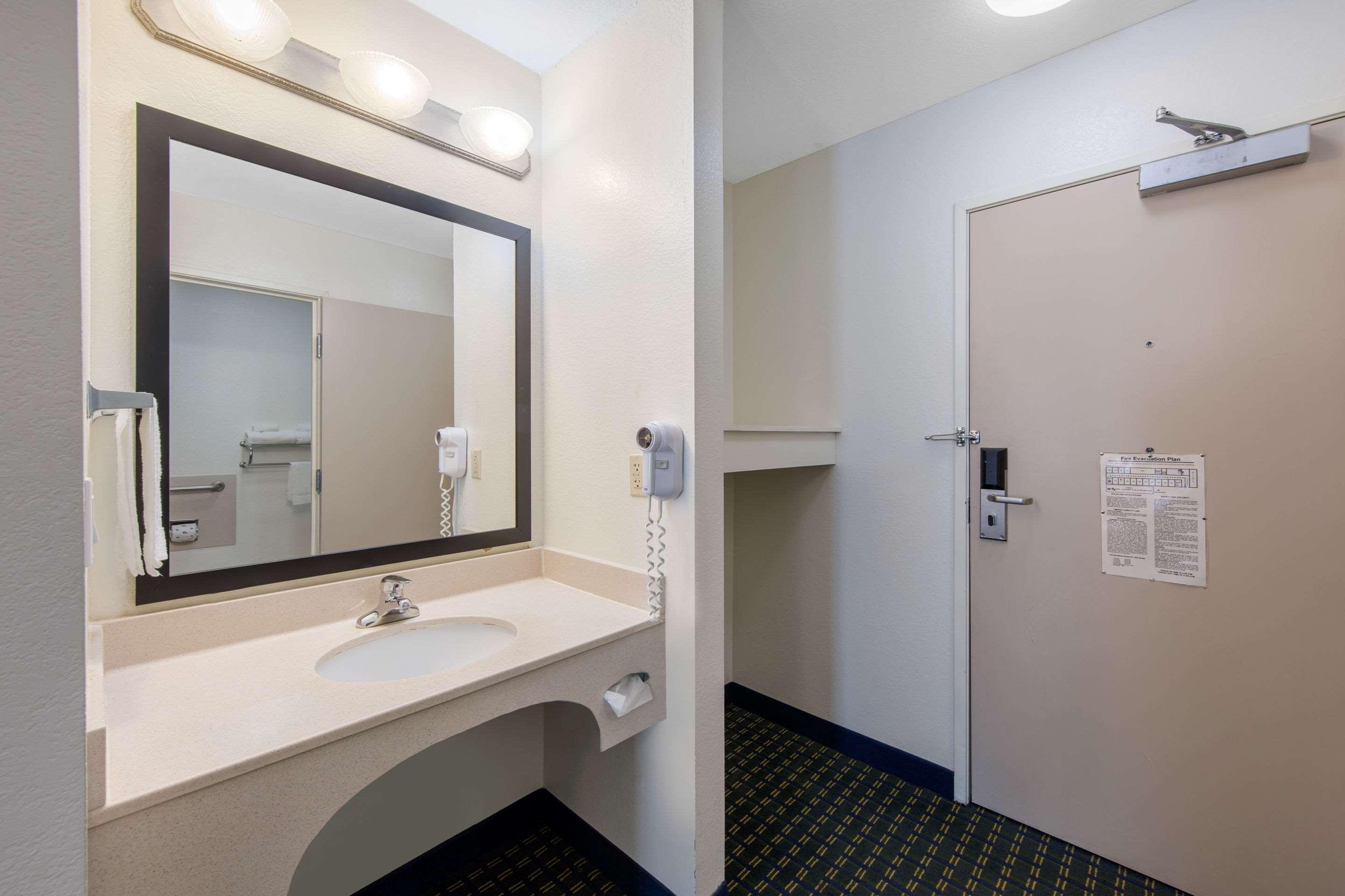 Quality Inn & Suites Clayton, Nm Bagian luar foto