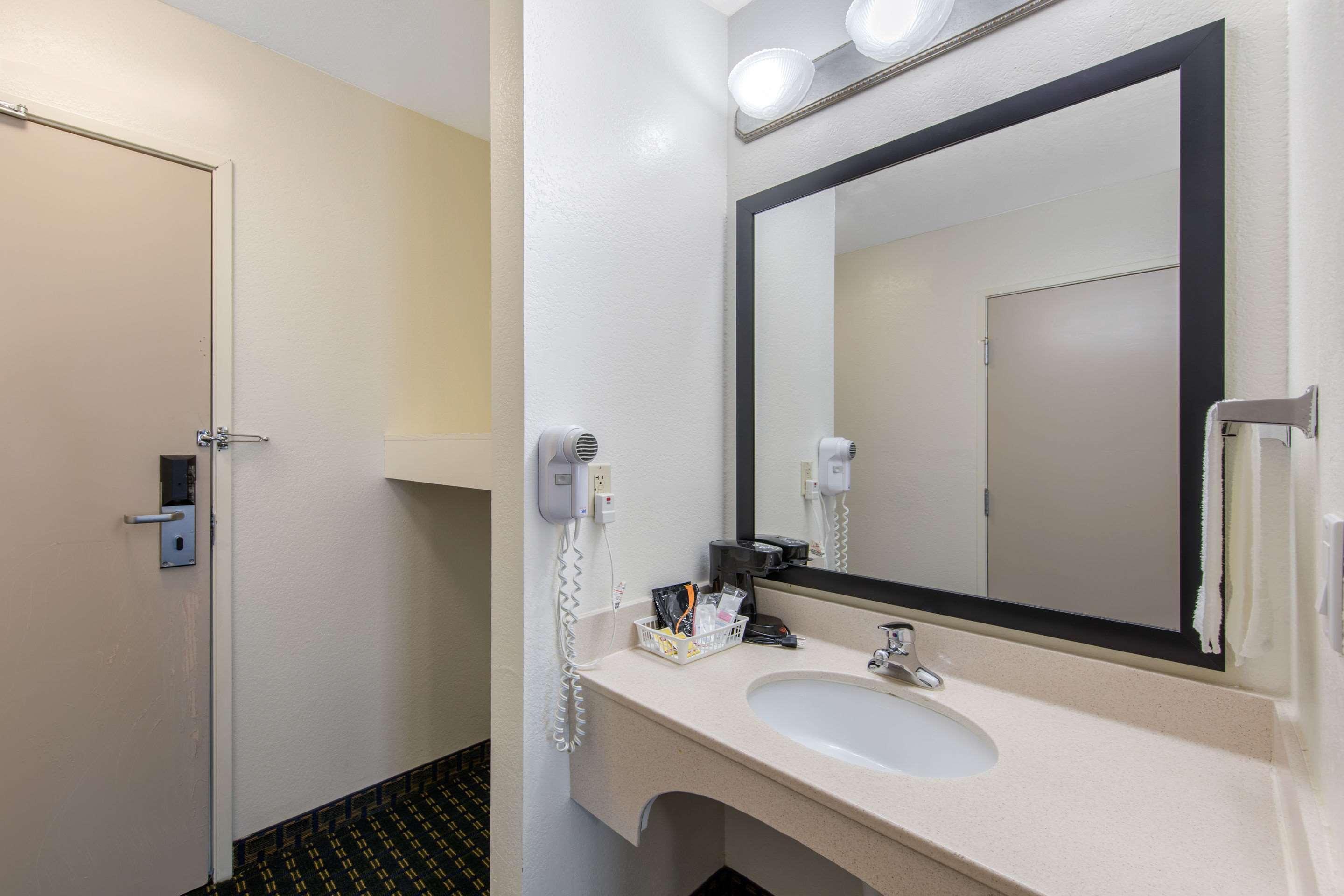 Quality Inn & Suites Clayton, Nm Bagian luar foto