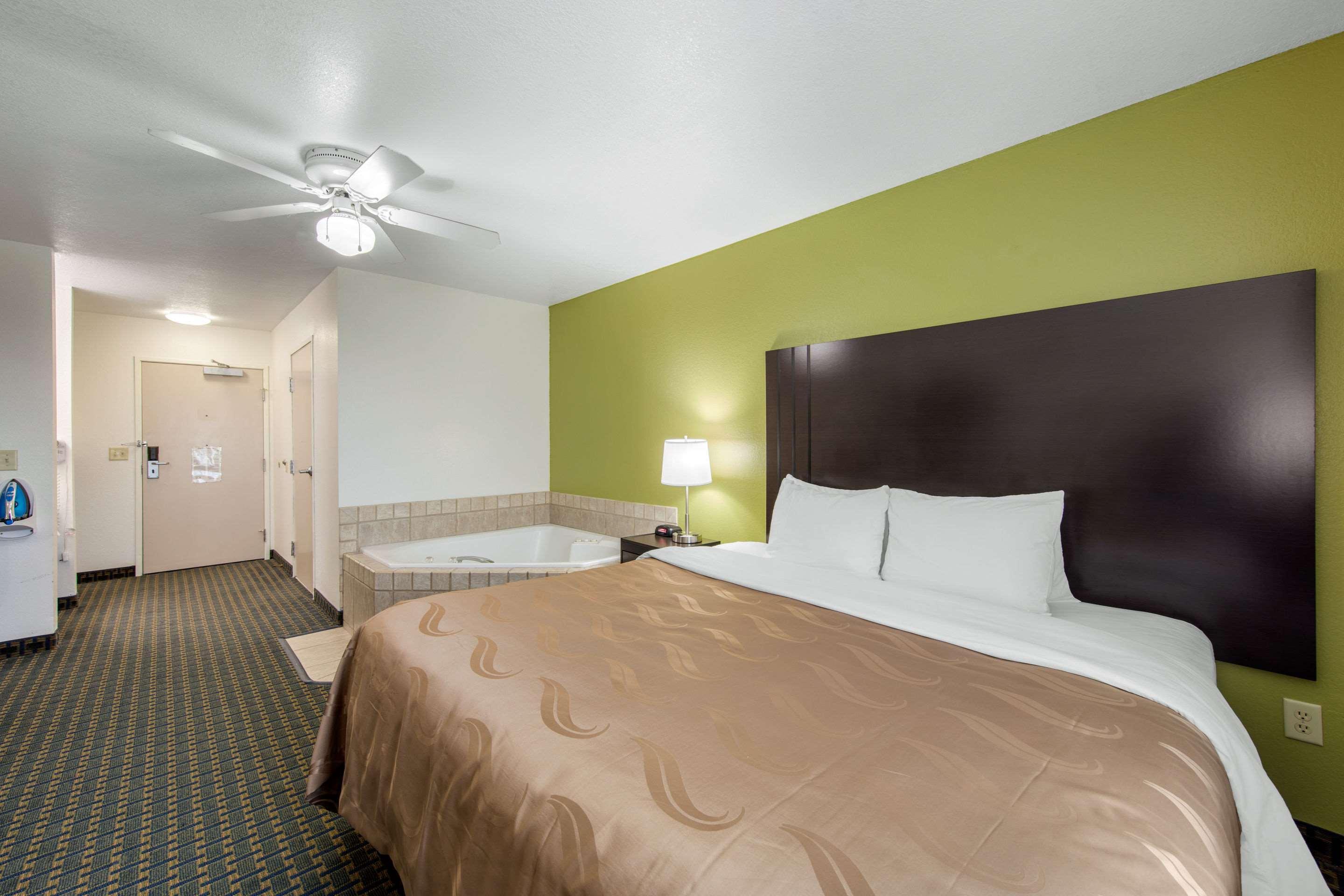 Quality Inn & Suites Clayton, Nm Bagian luar foto