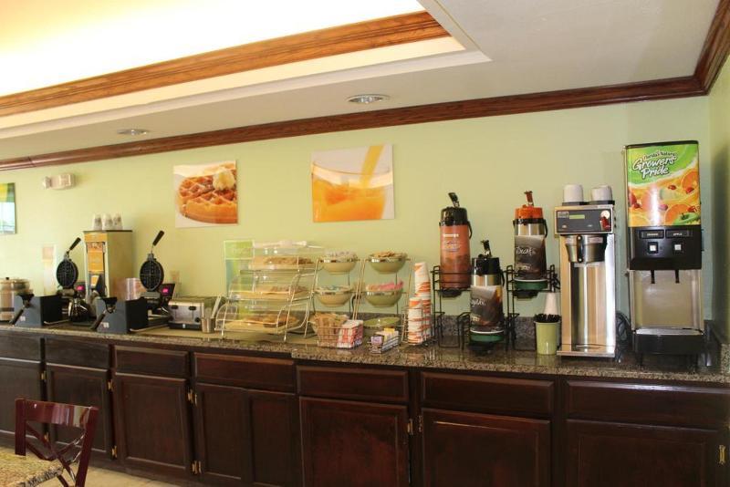 Quality Inn & Suites Clayton, Nm Bagian luar foto