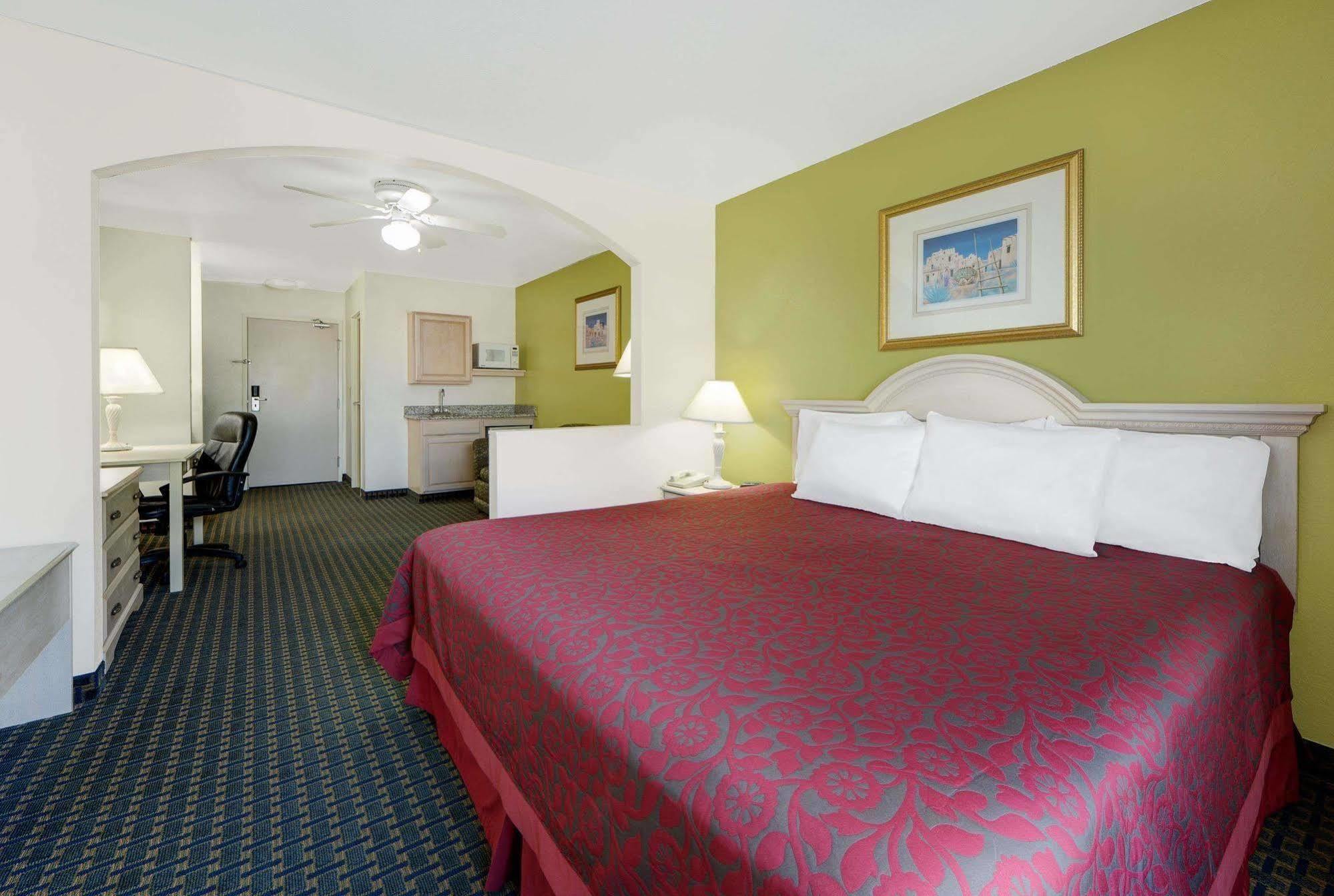 Quality Inn & Suites Clayton, Nm Bagian luar foto
