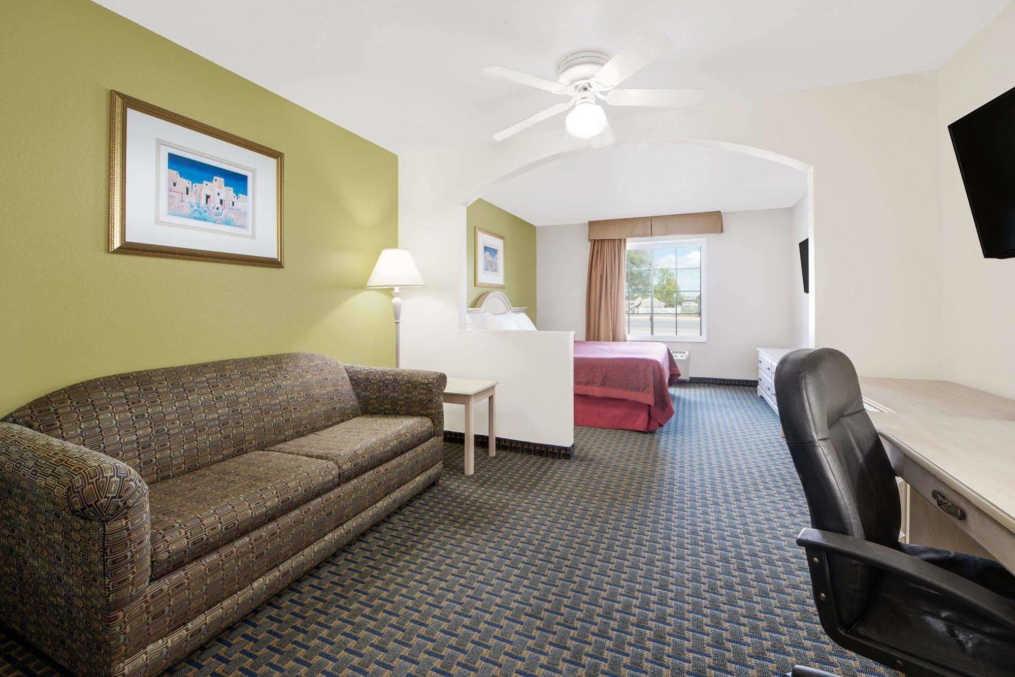 Quality Inn & Suites Clayton, Nm Bagian luar foto