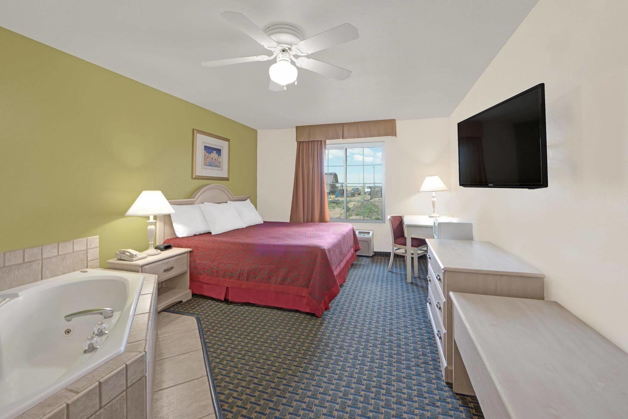 Quality Inn & Suites Clayton, Nm Bagian luar foto