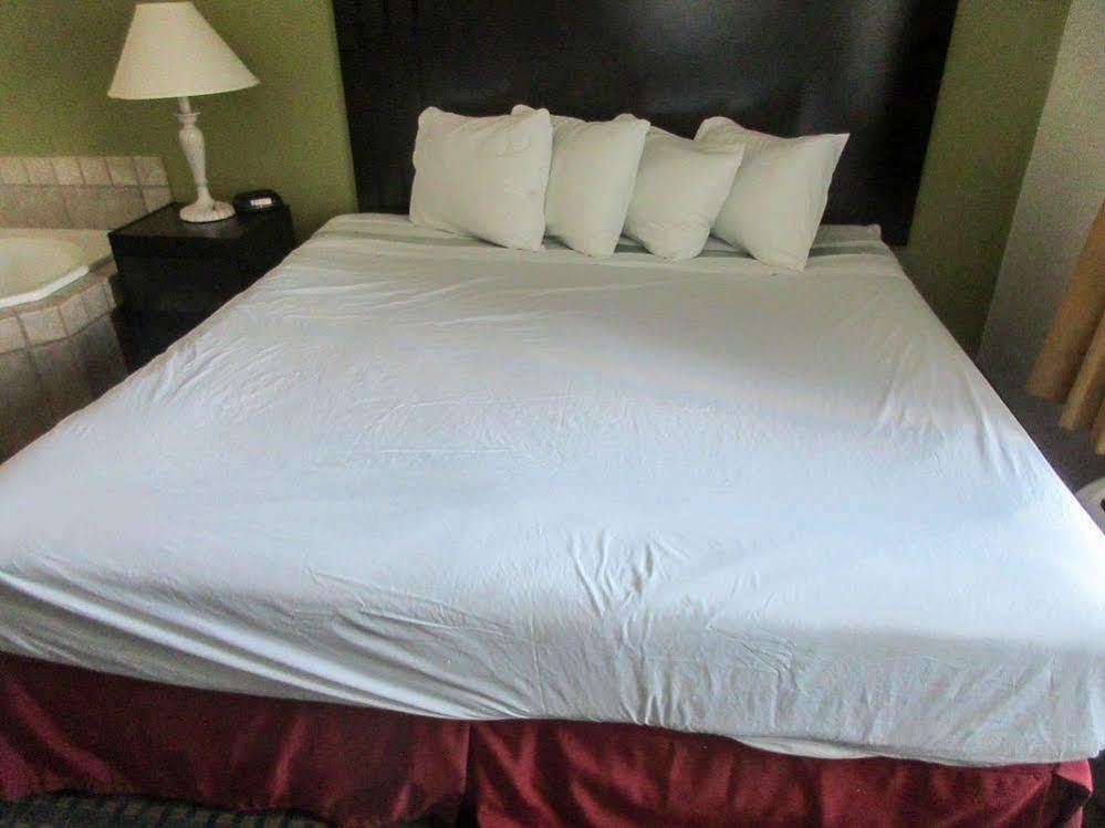 Quality Inn & Suites Clayton, Nm Bagian luar foto