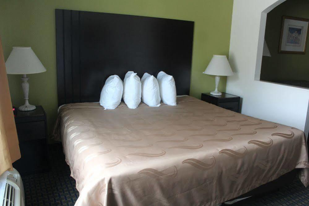 Quality Inn & Suites Clayton, Nm Bagian luar foto